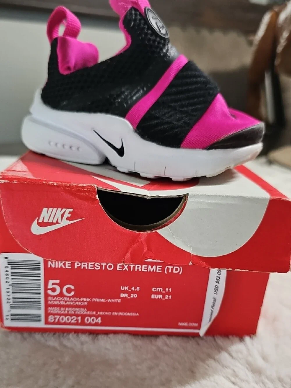 Nike slip sneakers